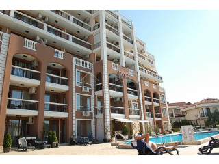 Sea and Pool View 1-bedroom apartment..