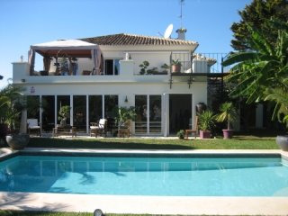 6 Bedroom Villa For Sale In Linda..