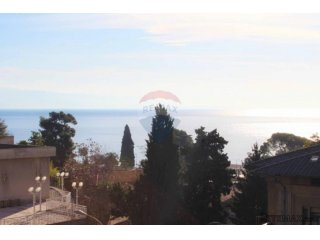 OPATIJA - SAMOSTOJEĆA KUĆA SA 2 STANA U SAMOM CENTRU