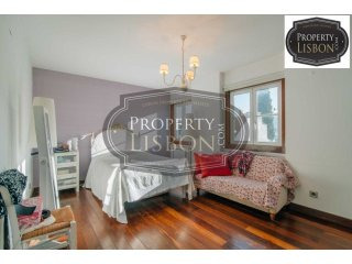 T5 Duplex Lisbon Apartment in Lapa