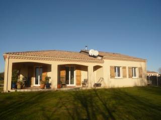 4 bed modern detached house with lovely..