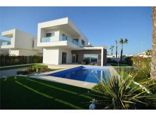 3 bedroom Villa For Sale: Detached..