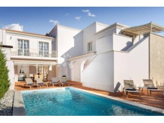 CONSTANZA VILLA