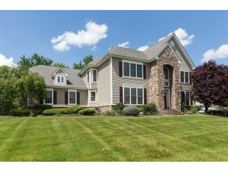 4 bedroom House For Sale: 4 Wallace Dr..