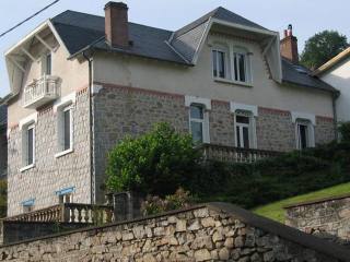 Correze : Spacious Town House With 4..