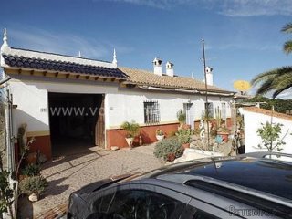 Large country house in the Puerto Lumbreras country side...
