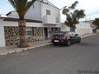 Large detached town house walking distance to amenities and..