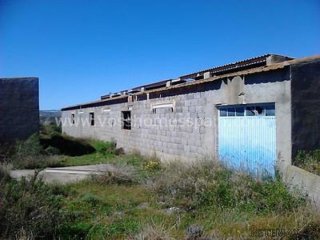 NEGOTIABLE 2 Large warehouses of 30m x 9m and 25m x 8m..