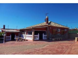 Villa - Spacious 3 bedroom, 1 bathroom..
