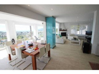 Exclusive 4 bedroom villa with sea views