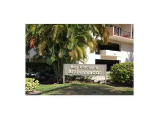 2 bedroom Flat For Sale: 575 Crandon..