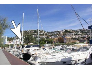 ROSES: Apartment close to the port and..