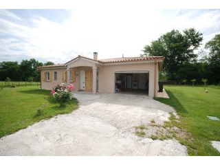APS3063 Modern bungalow just ten..