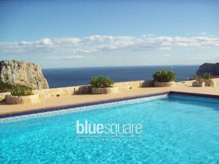 Beautiful semi detached house with sea..