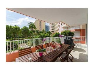 3 bedroom Flat For Sale: 785 CRANDON BL..