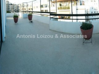 2 Bedroom Top Floor Apartment with Roof..