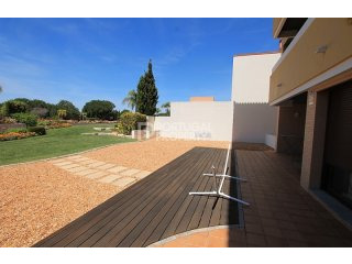 Corner ground floor 3 bed apartment