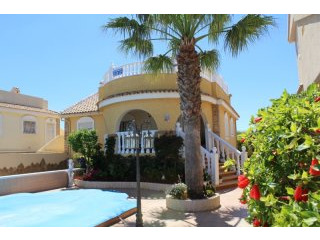 4 Bedrooms - Villa - Alicante - For Sale