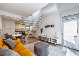 3 Bedroom 3 Bathroom Townhouse In..
