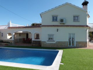 5 bedroom, 4 bathroom Villa, (build 260..