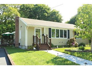 3 bedroom House For Sale: 4..