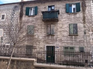 Kuća za adaptaciju Kaštel Lukšić