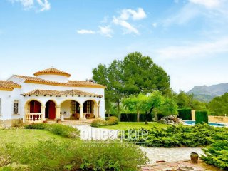 Unique 3-bedroom Villa on an extremely..
