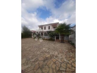 Apartmanska kuća na Viru