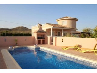 4 bed villa with pool in Cadana del..
