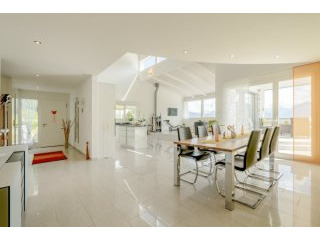 LIVING WITH FANTASTIC VIEW AND UNIQUE..