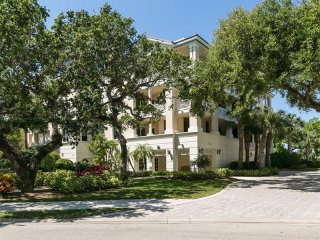 3 bedroom Flat For Sale: 501 N Swim..