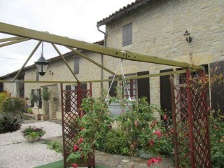 Large Attractive 4 Bed Stone House