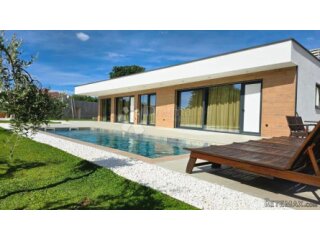 RIJETKOST NA TRŽIŠTU Labin villa s 2 stana i bazenom