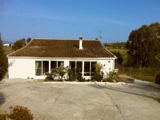 Villa - Spacious 3 bedroom, 2 bathroom..