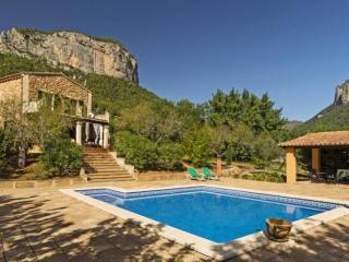 Majorcan country home with superb 360º..
