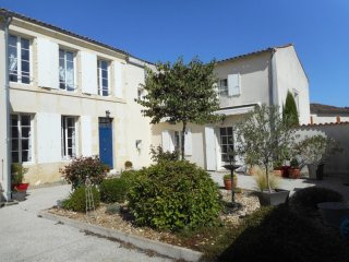 Superb Charentaise With Pool On The..