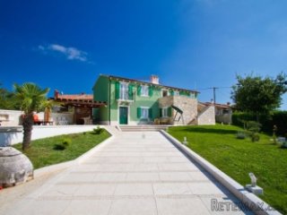 PREKRASNA KAMENA VILA ZA ODMOR U PRIRODI