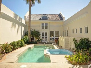 2 bedroom Flat For Sale: 8428 Poinciana..