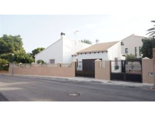 4 Bedrooms - Villa - Alicante - For Sale