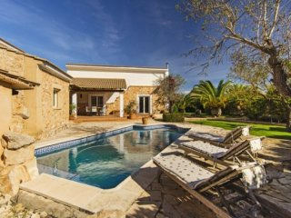 Charming Country Home With Easy Access..