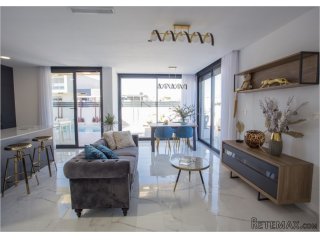 Extraordinary villa in Los Montesinos. The house has three..