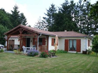 Beautiful 3 Bed Detached Bungalow Near..