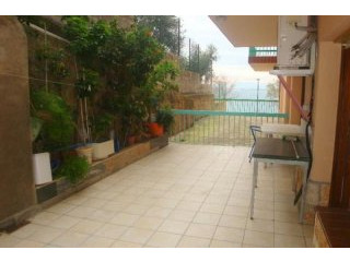 ROSES: Nice apartment with a spacious..