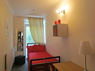 Single with single bed near Chiswick..