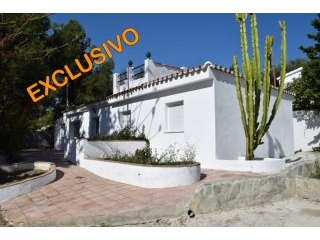 Country Houses for Sale in Vinuela..