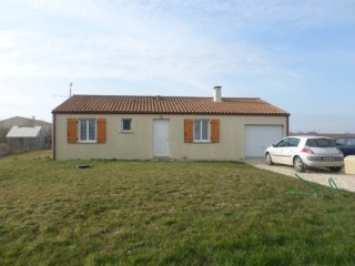 Bungalow With Garden And Open Views