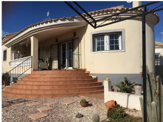 5 Bedrooms - Villa - Alicante - For Sale