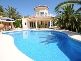 3 Bedrooms - Villa - Alicante - For Sale