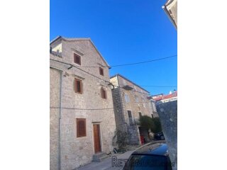 TISNO - Prekrasna kamena višekatnica uz more
