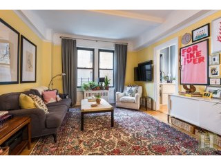 2 bedroom Apartment For Sale: 300..